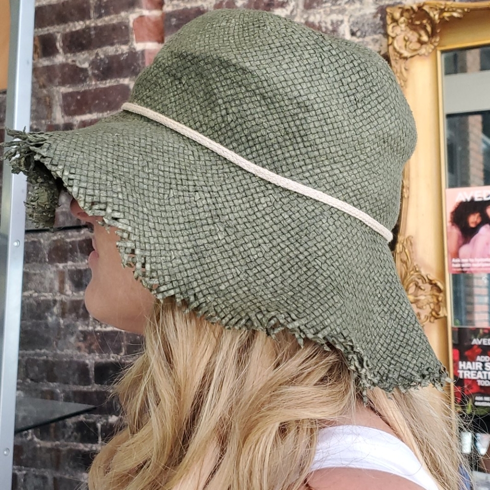 Make+Model floppy beach hat - Picture 3 of 5